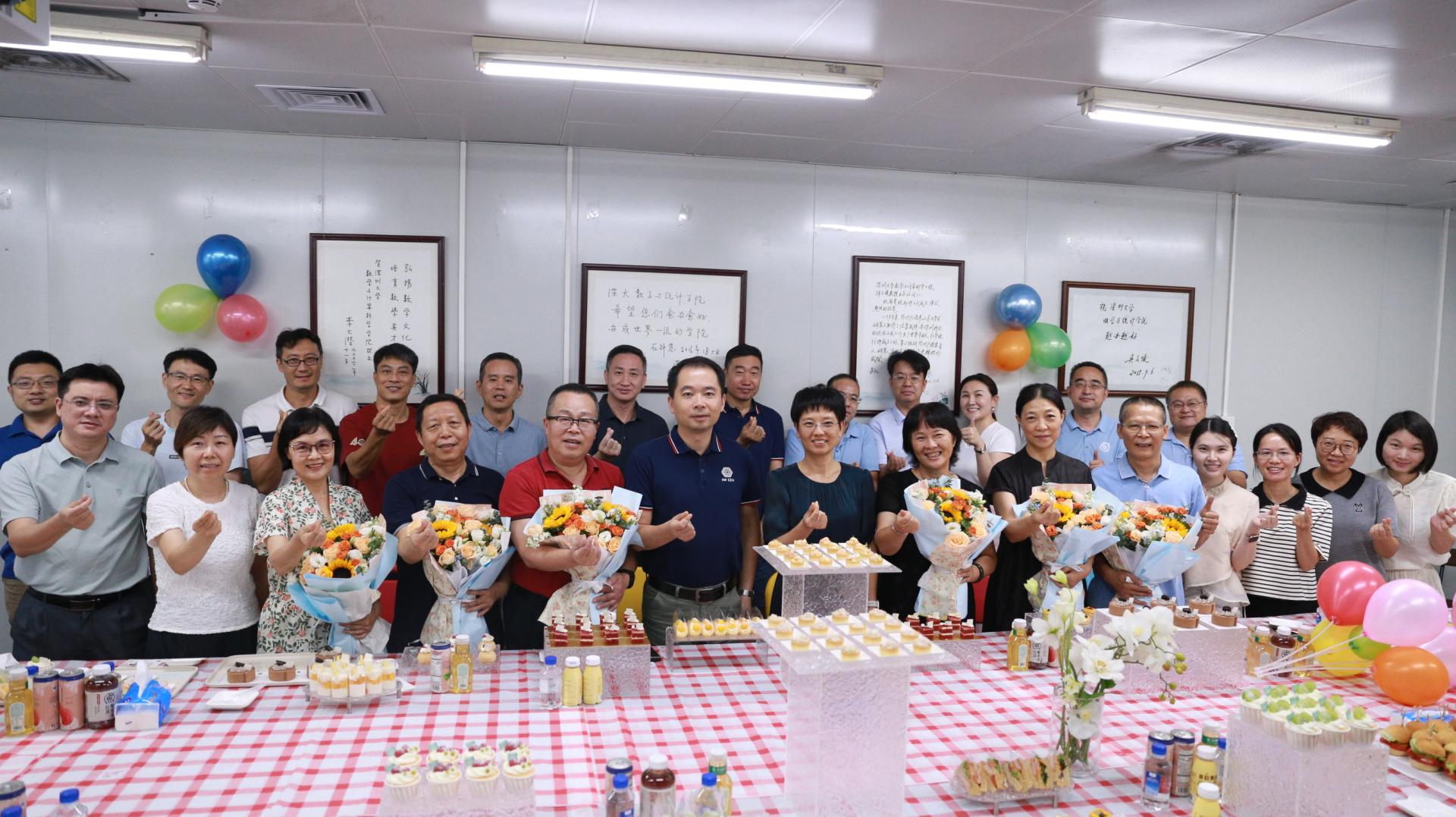 好色视频
举行2024年退休教师荣休仪式暨教师节茶话会